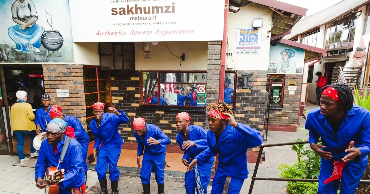 Travellers on a Soweto street during a Johannesburg and Soweto Apartheid full day tour